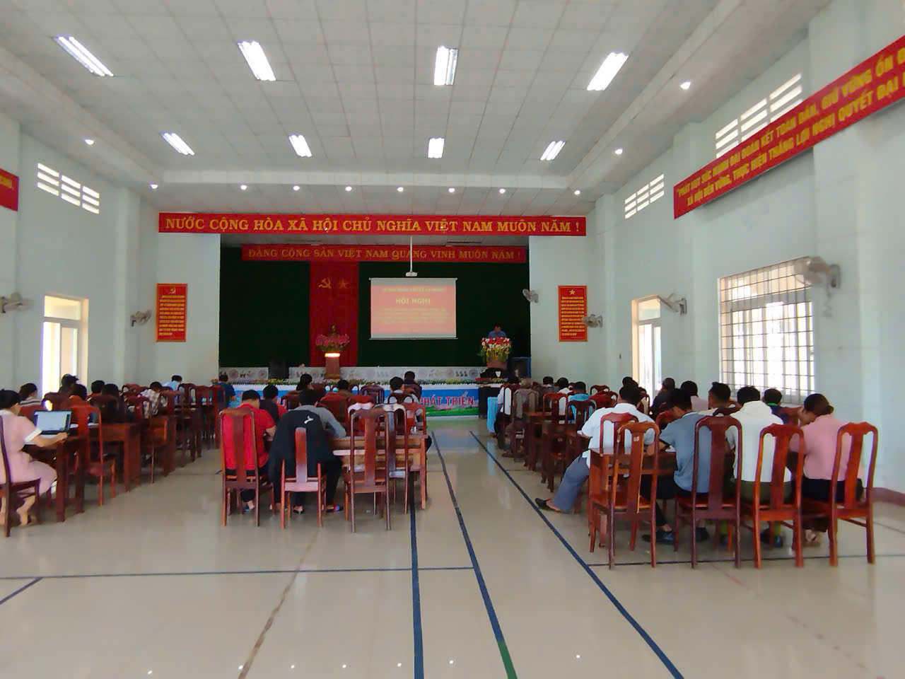 Ea H'đing tổ chức Hội nghị tuyên truyền, phổ biến công tác cải cách hành chính, chuyển đổi số và hướng dẫn sử dụng tài khoản VNEID để nộp hồ sơ thủ tục hành chính trực tuyến